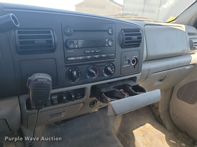 image for item NZ9923 2007 Ford  F450 Super Duty flatbed truck