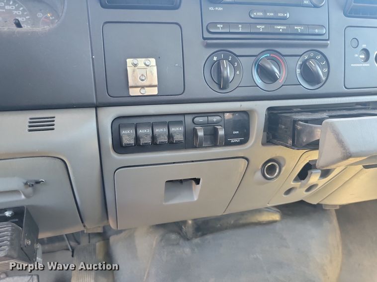 image for item NZ9923 2007 Ford  F450 Super Duty flatbed truck