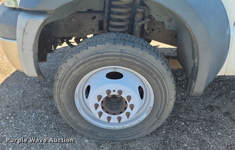 image for item NZ9923 2007 Ford  F450 Super Duty flatbed truck