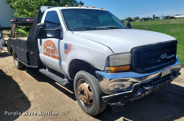 image for item NZ9925 2001 Ford  F450 Super Duty flatbed truck