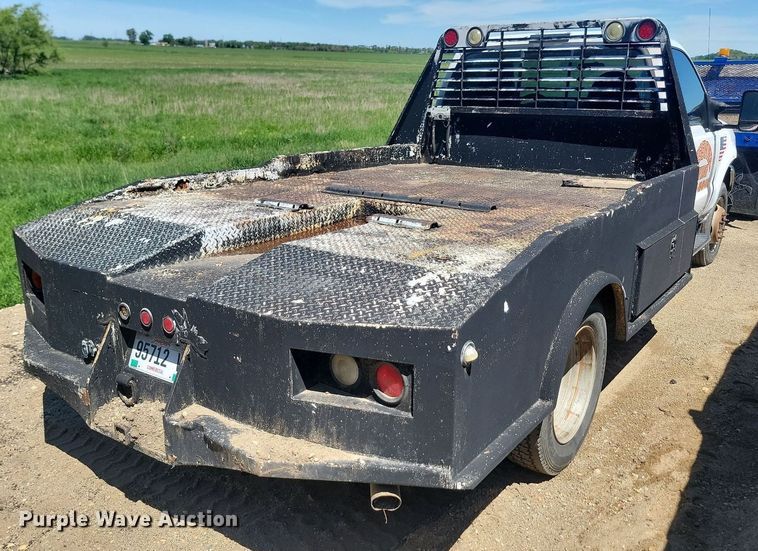image for item NZ9925 2001 Ford  F450 Super Duty flatbed truck