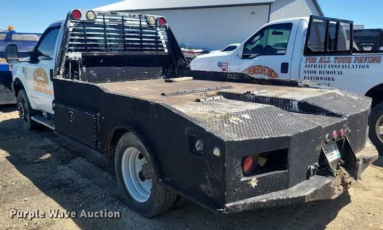 image for item NZ9925 2001 Ford  F450 Super Duty flatbed truck