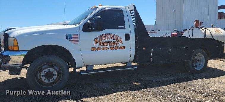 image for item NZ9925 2001 Ford  F450 Super Duty flatbed truck