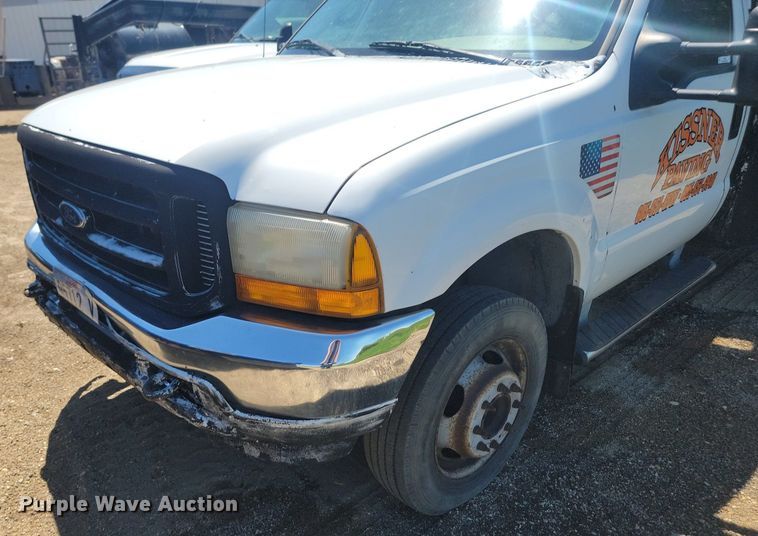 image for item NZ9925 2001 Ford  F450 Super Duty flatbed truck