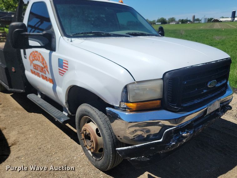 image for item NZ9925 2001 Ford  F450 Super Duty flatbed truck