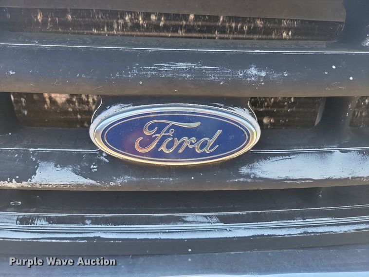 image for item NZ9925 2001 Ford  F450 Super Duty flatbed truck