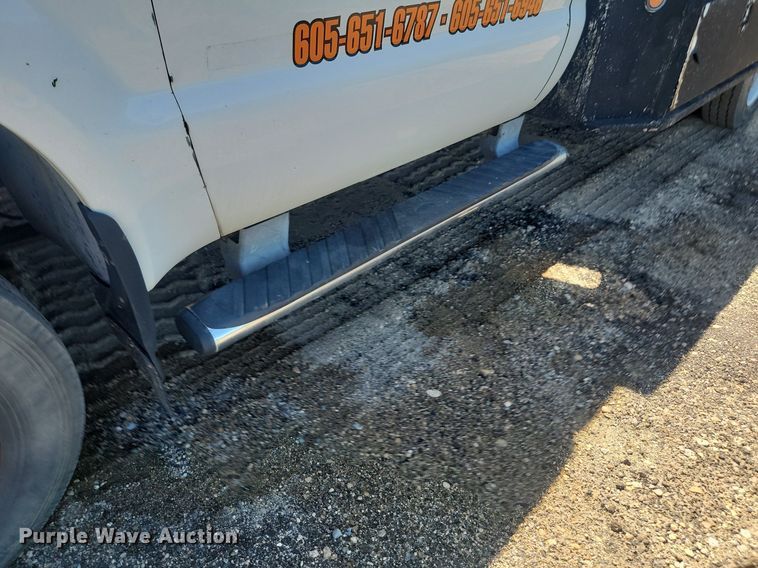 image for item NZ9925 2001 Ford  F450 Super Duty flatbed truck