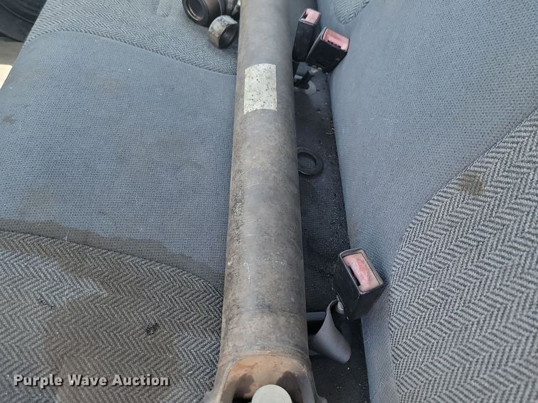 image for item NZ9925 2001 Ford  F450 Super Duty flatbed truck