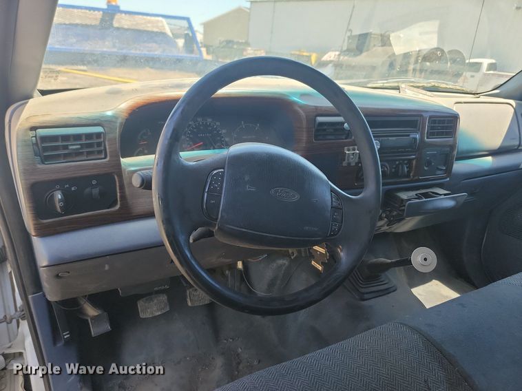 image for item NZ9925 2001 Ford  F450 Super Duty flatbed truck