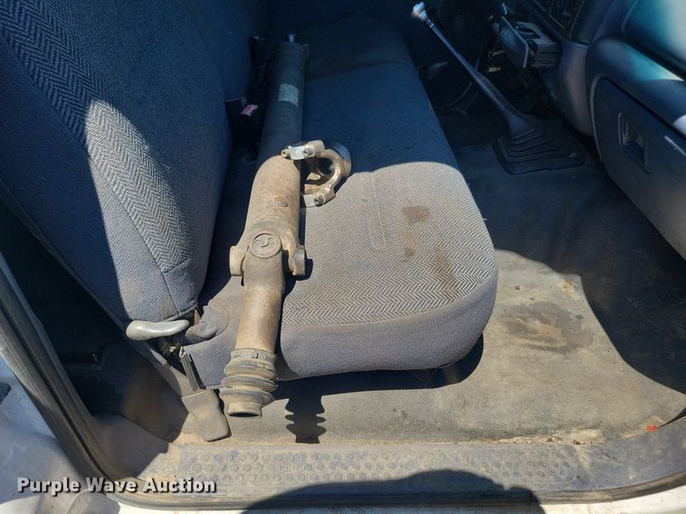 image for item NZ9925 2001 Ford  F450 Super Duty flatbed truck