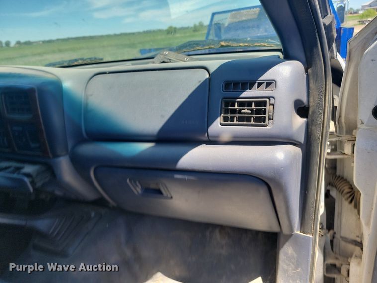 image for item NZ9925 2001 Ford  F450 Super Duty flatbed truck