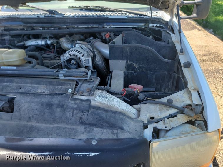 image for item NZ9925 2001 Ford  F450 Super Duty flatbed truck