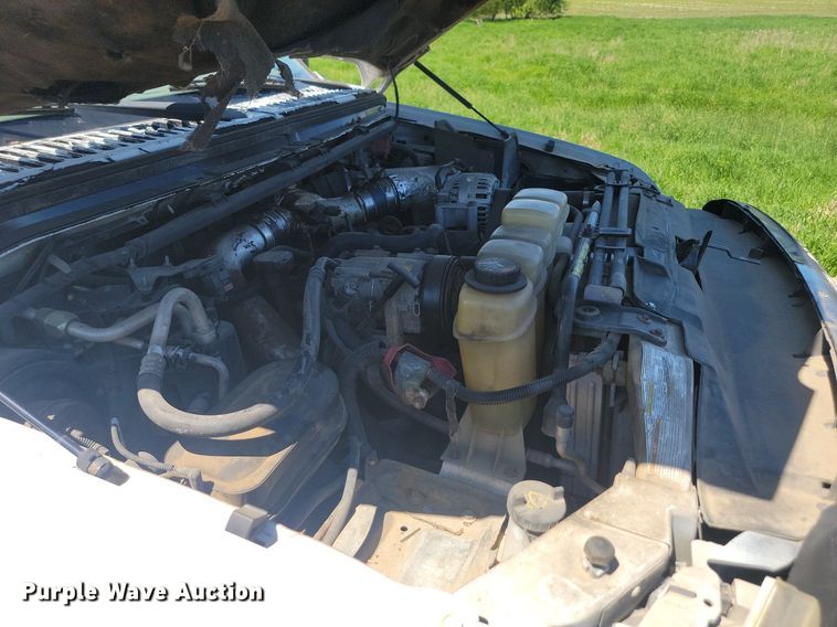 image for item NZ9925 2001 Ford  F450 Super Duty flatbed truck