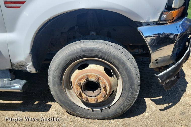 image for item NZ9925 2001 Ford  F450 Super Duty flatbed truck