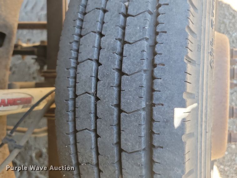 image for item NZ9925 2001 Ford  F450 Super Duty flatbed truck