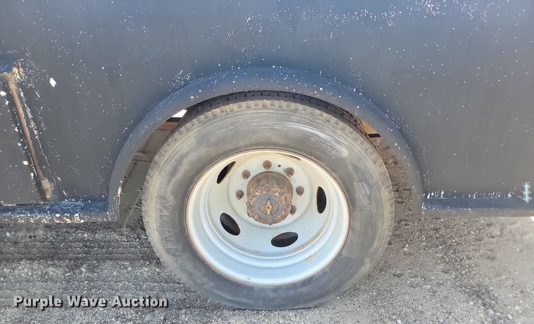 image for item NZ9925 2001 Ford  F450 Super Duty flatbed truck