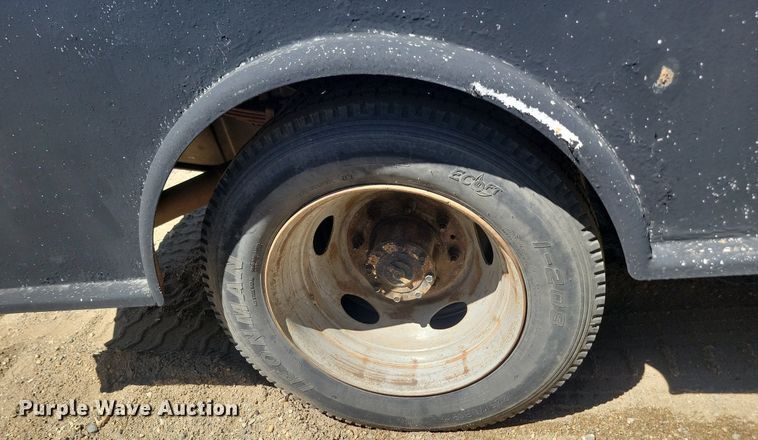 image for item NZ9925 2001 Ford  F450 Super Duty flatbed truck