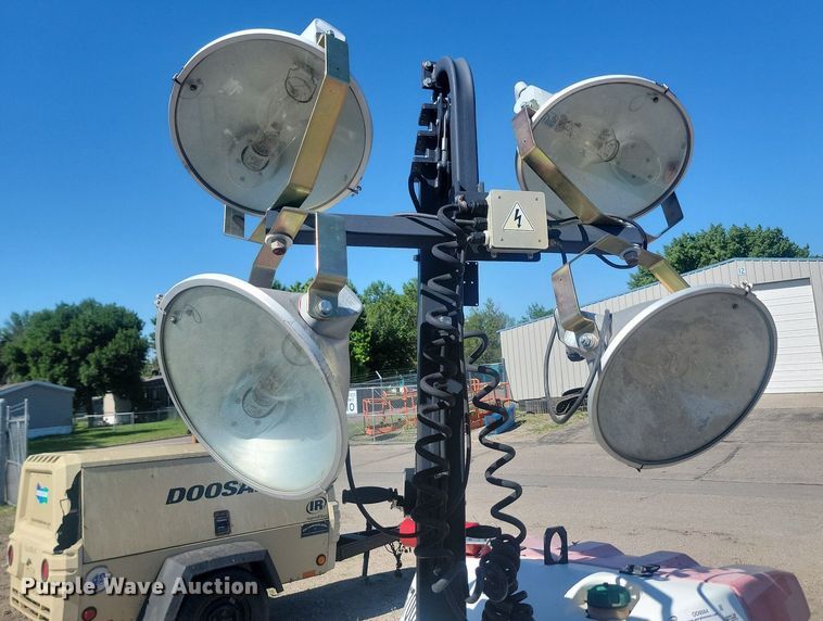 image for item OD9564 Generac Magnum Pro MLT6SM light plant