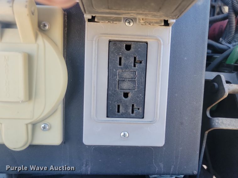 image for item OD9564 Generac Magnum Pro MLT6SM light plant