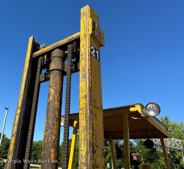 image for item OF9704 Allis-Chalmers  700-G forklift