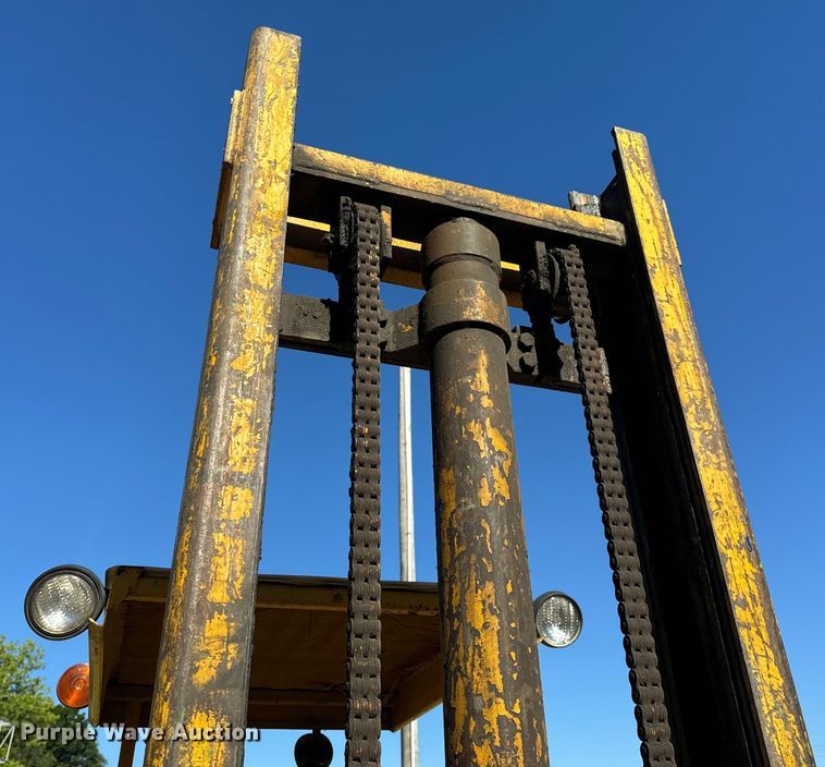 image for item OF9704 Allis-Chalmers  700-G forklift