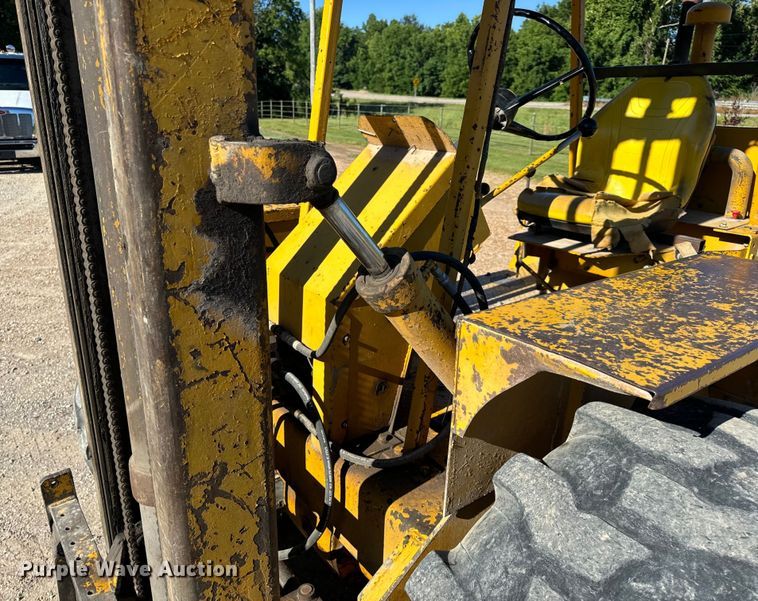 image for item OF9704 Allis-Chalmers  700-G forklift