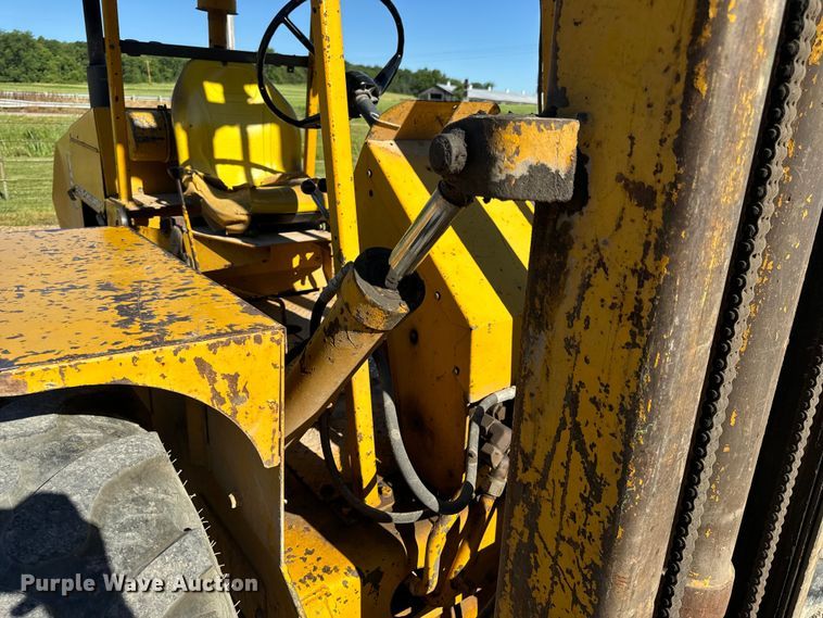 image for item OF9704 Allis-Chalmers  700-G forklift