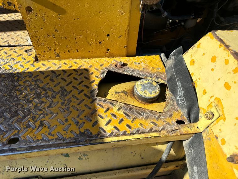 image for item OF9704 Allis-Chalmers  700-G forklift