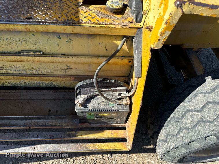 image for item OF9704 Allis-Chalmers  700-G forklift