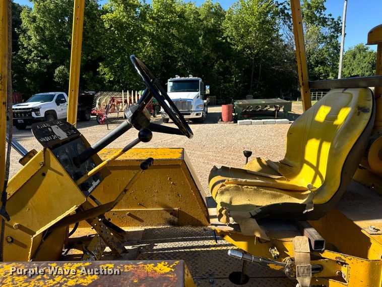 image for item OF9704 Allis-Chalmers  700-G forklift
