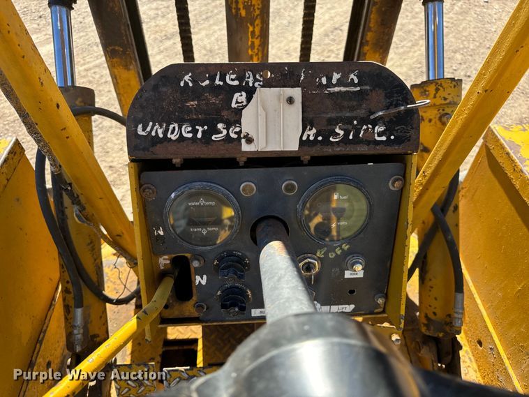 image for item OF9704 Allis-Chalmers  700-G forklift