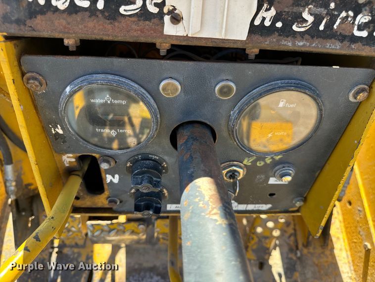 image for item OF9704 Allis-Chalmers  700-G forklift