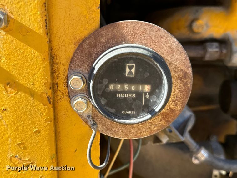 image for item OF9704 Allis-Chalmers  700-G forklift