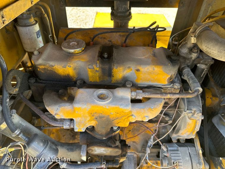 image for item OF9704 Allis-Chalmers  700-G forklift