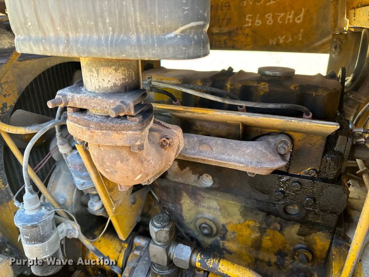 image for item OF9704 Allis-Chalmers  700-G forklift