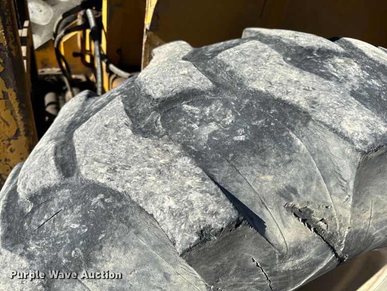 image for item OF9704 Allis-Chalmers  700-G forklift