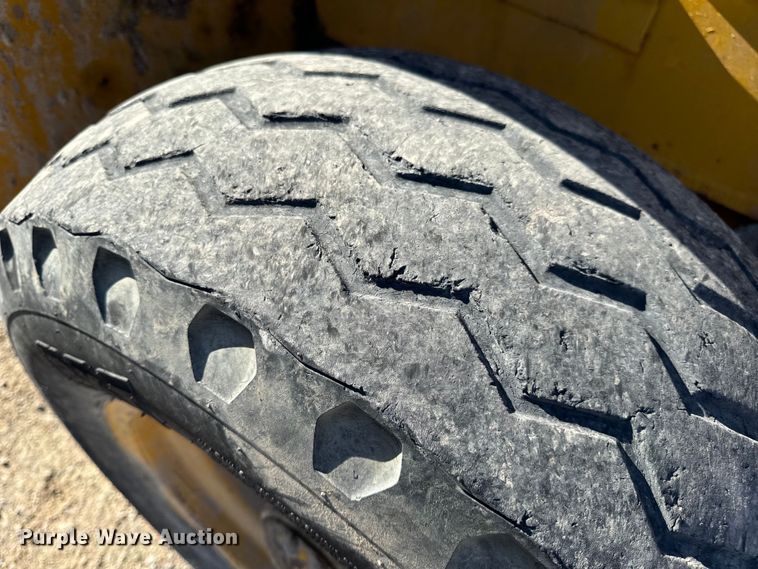 image for item OF9704 Allis-Chalmers  700-G forklift