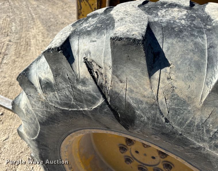 image for item OF9704 Allis-Chalmers  700-G forklift