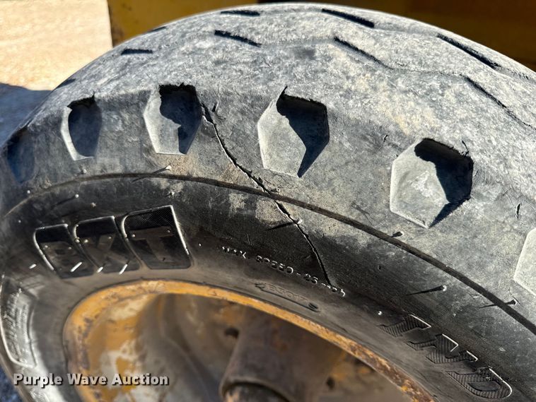 image for item OF9704 Allis-Chalmers  700-G forklift