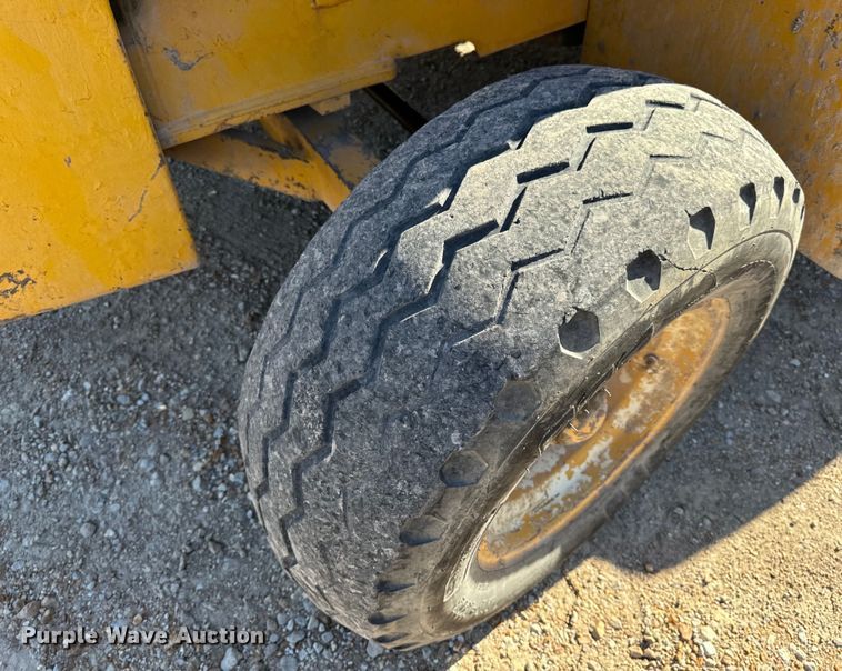 image for item OF9704 Allis-Chalmers  700-G forklift