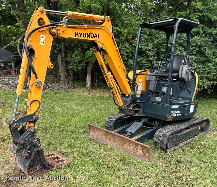 image for item OF9721 2016 Hyundai Robex 25Z-9AK mini excavator