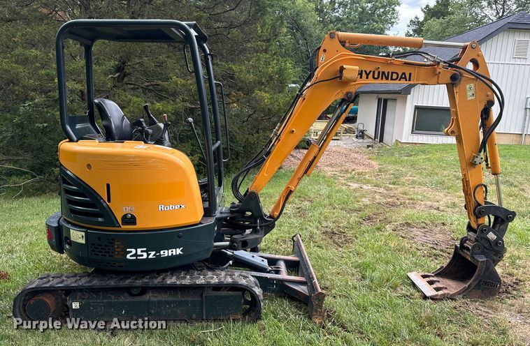 image for item OF9721 2016 Hyundai Robex 25Z-9AK mini excavator