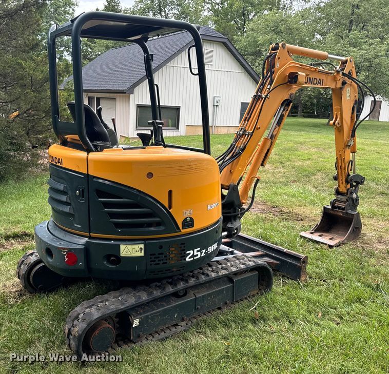 image for item OF9721 2016 Hyundai Robex 25Z-9AK mini excavator