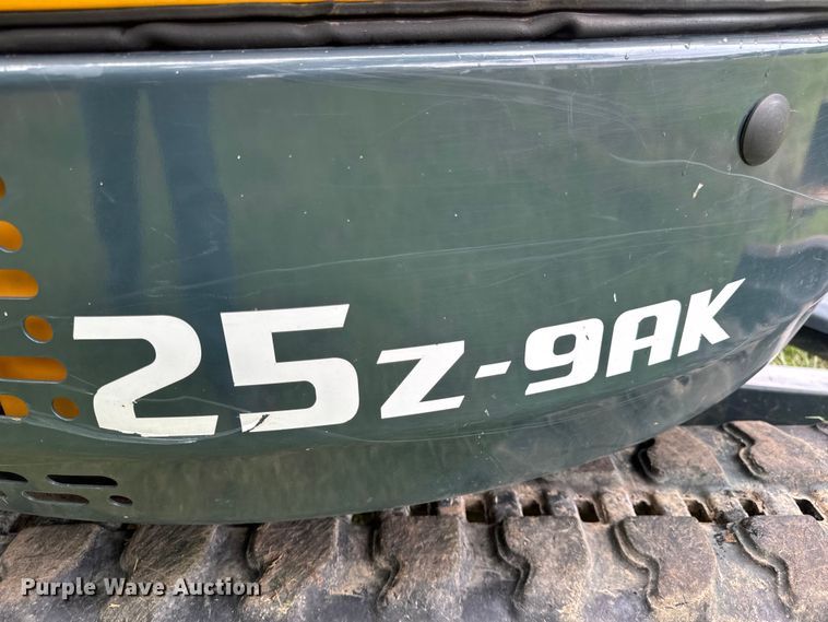 image for item OF9721 2016 Hyundai Robex 25Z-9AK mini excavator