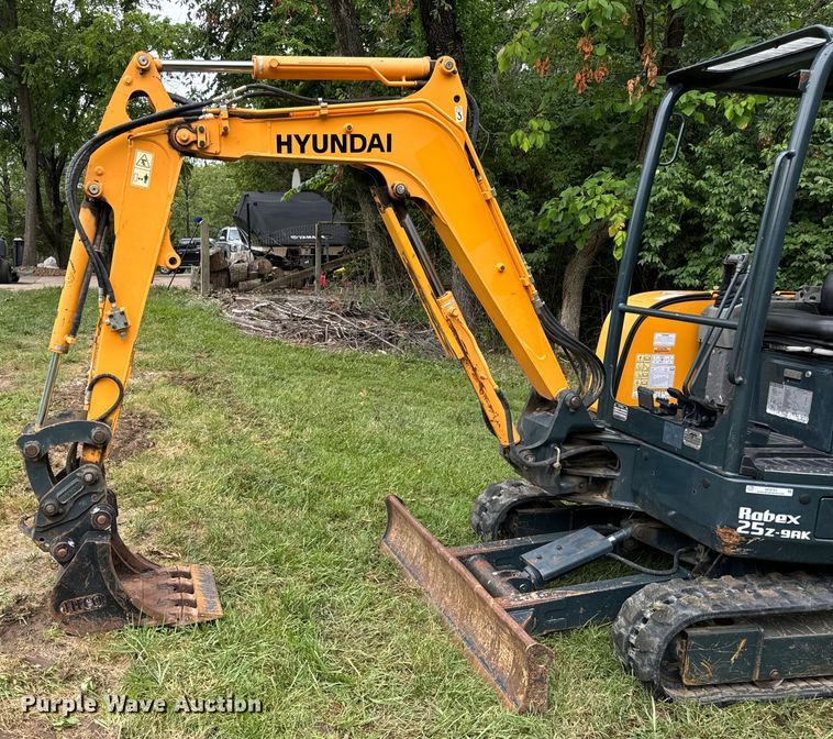 image for item OF9721 2016 Hyundai Robex 25Z-9AK mini excavator