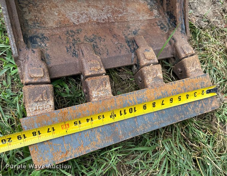 image for item OF9721 2016 Hyundai Robex 25Z-9AK mini excavator