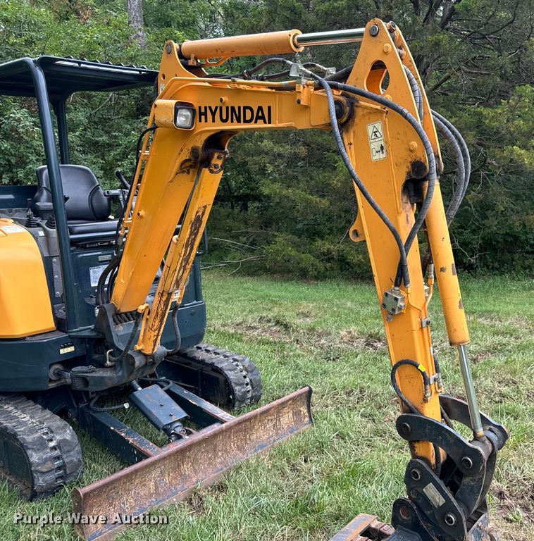 image for item OF9721 2016 Hyundai Robex 25Z-9AK mini excavator