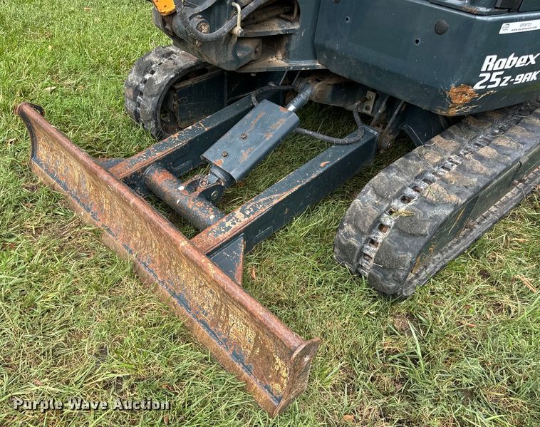image for item OF9721 2016 Hyundai Robex 25Z-9AK mini excavator