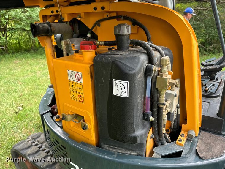 image for item OF9721 2016 Hyundai Robex 25Z-9AK mini excavator