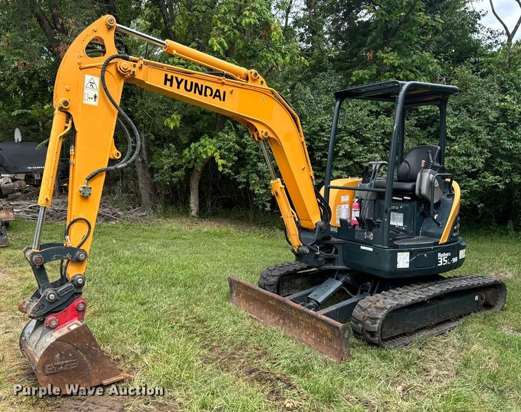 image for item OF9722 2016 Hyundai Robex 35Z-9A mini excavator